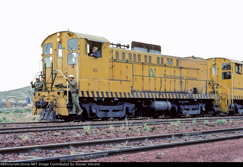 Weyerhaeuser woods train crew on #105 in yard Sycan.